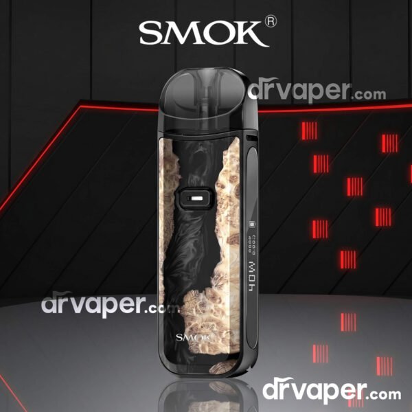 صورة مقربة لجهاز سحبة سموك نورد 2 بلون الخشب الأسود تبرز شاشة OLED الجانبية وزر التشغيل